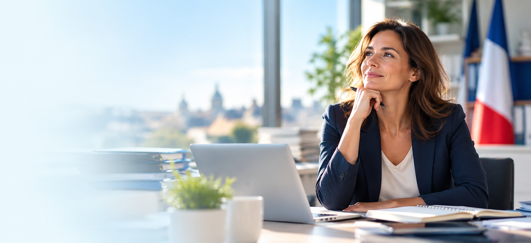 Réflexion au bureau : préparer de nouveaux projets et développer ses revenus